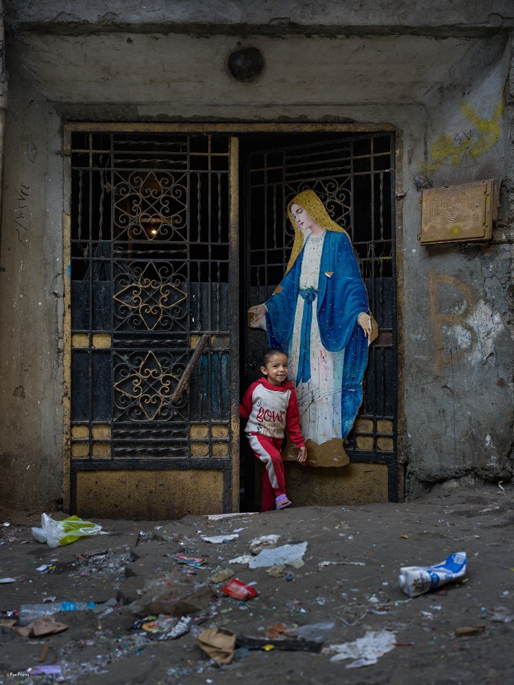 Children living in Cairo's garbage city by Li Fan